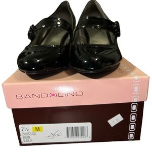 Bondlino EUC black adjustable strap patton heels. Size 7 1/2 M